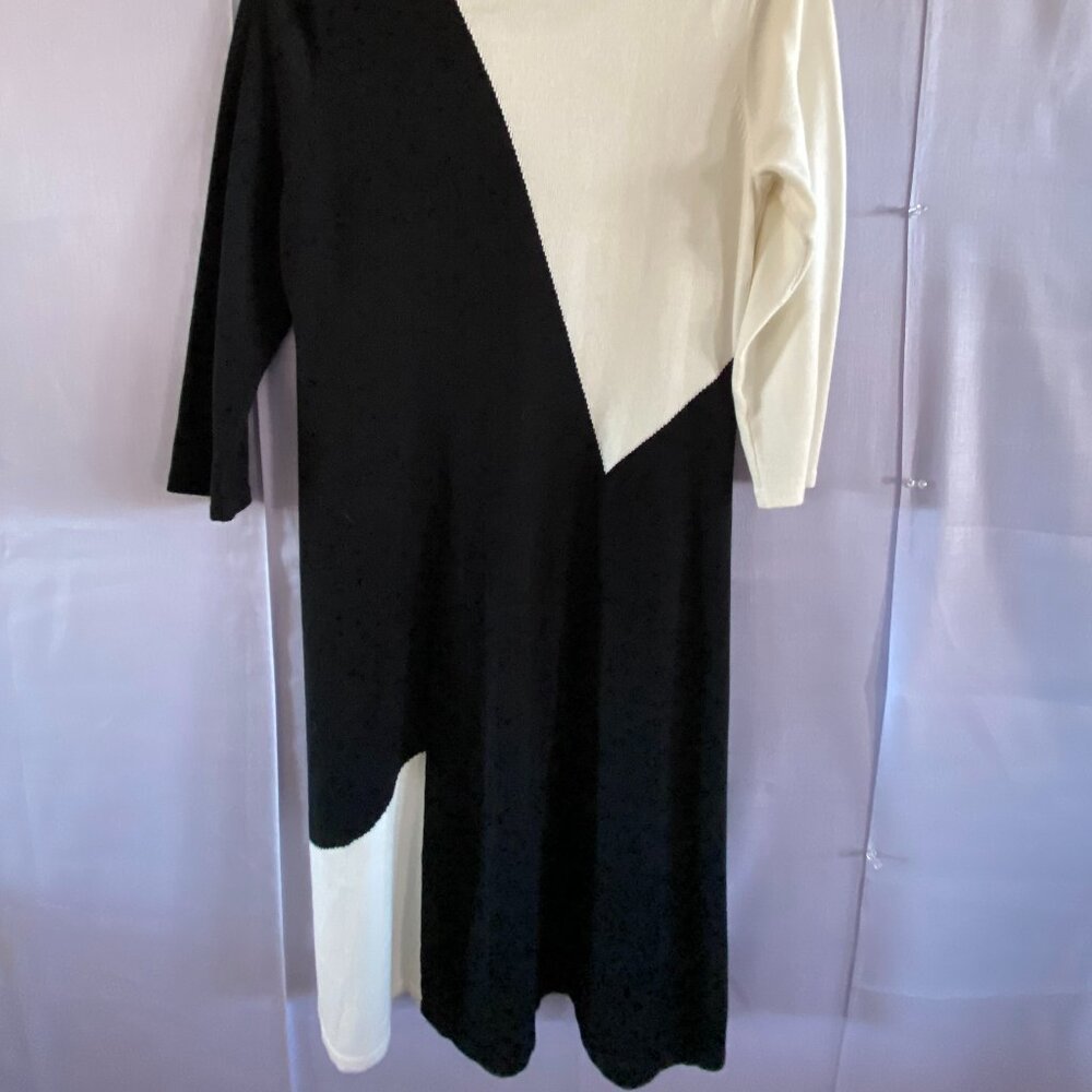 Cato Med Long Sleeved Dress - Picture 3 of 5